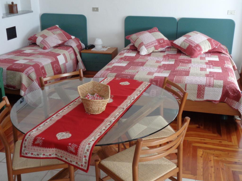 Mont Gele Hotel Ollomont Cameră foto