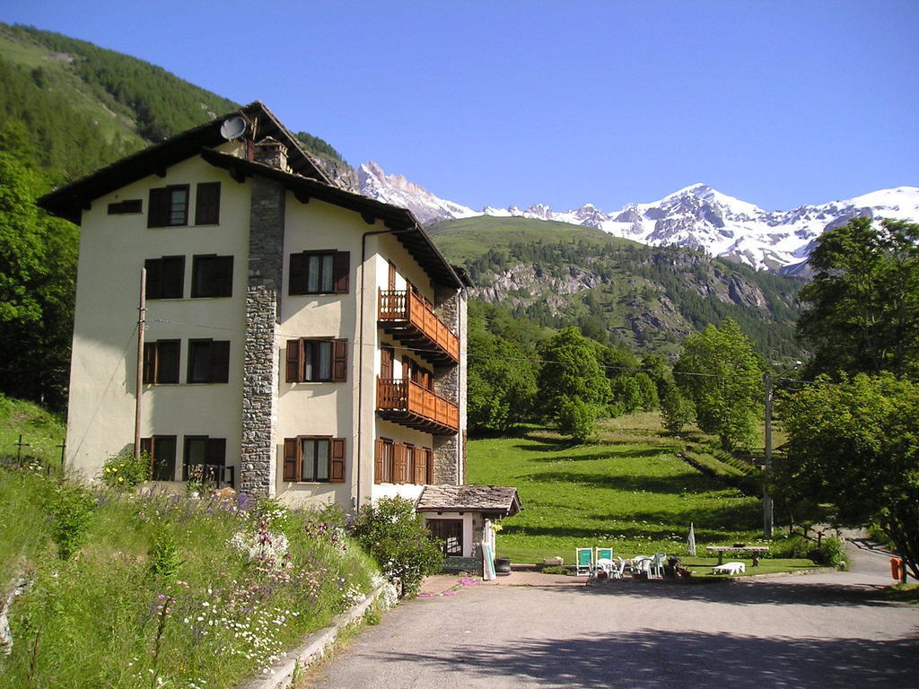 Mont Gele Hotel Ollomont Exterior foto