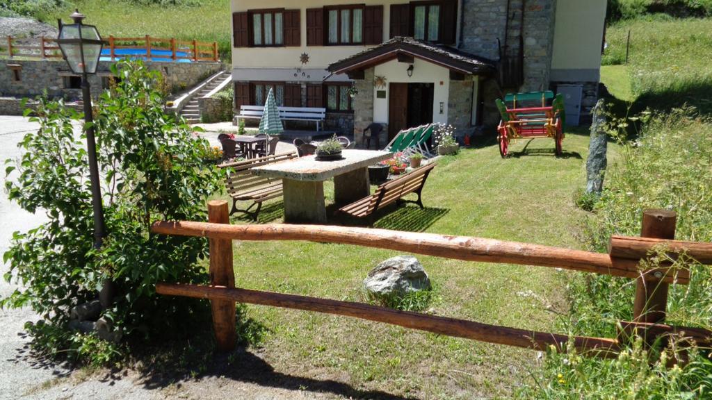 Mont Gele Hotel Ollomont Exterior foto